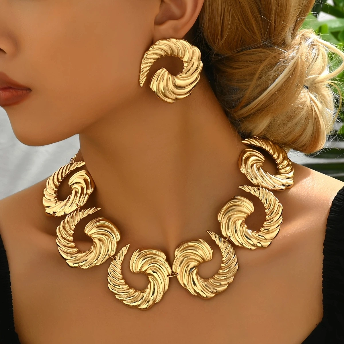 

Lxalry 14K Gold Spiral Jewelry Set, Liquid Metal Necklace & Earrings Duo, Handmade Bridal Gift for Timeless Elegance & Red Carpe