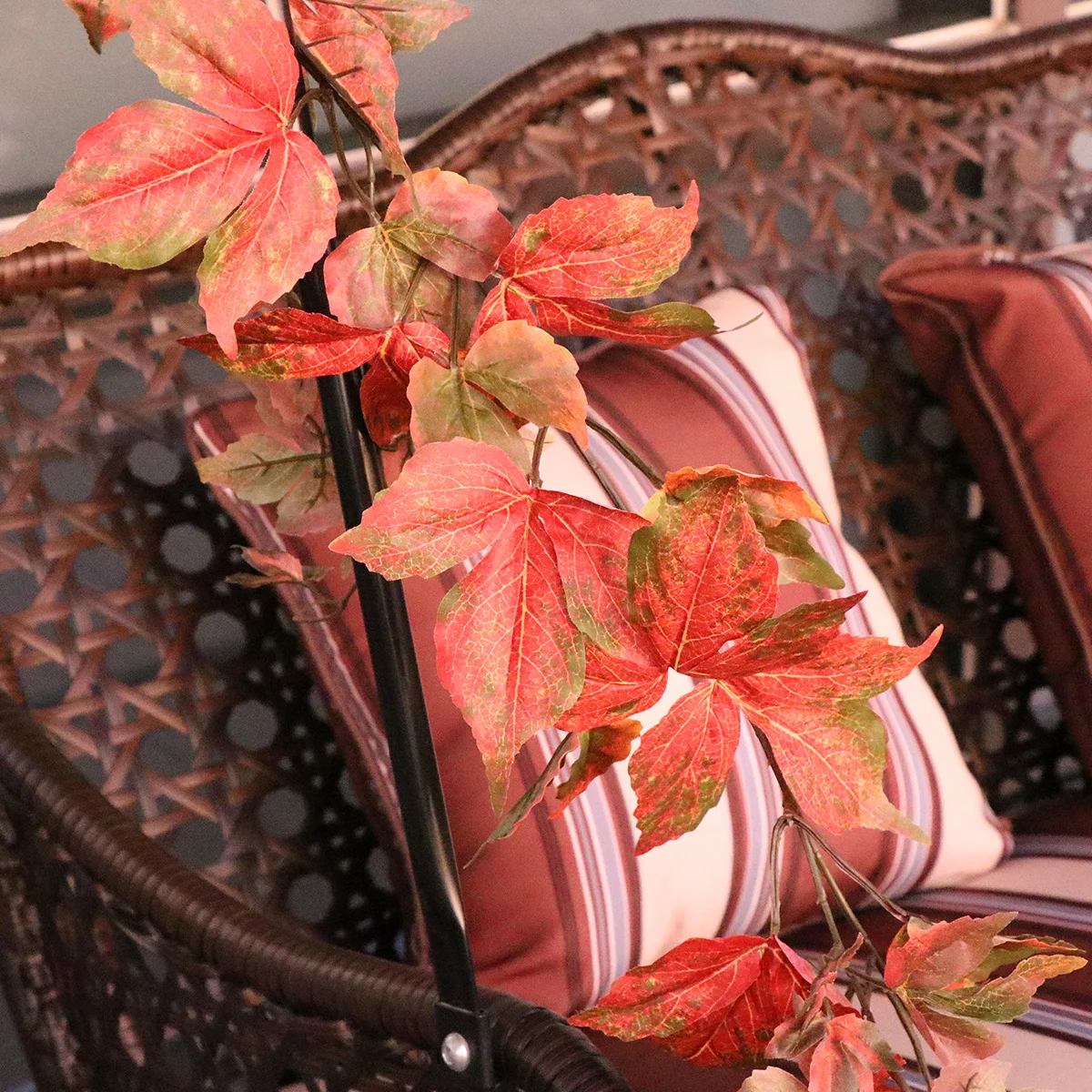 

Artificial Maple Fake Autumn Leaves Artificial Fall Leaves Decor Hanging Plant for Wedding Banquet Table Fall Touch