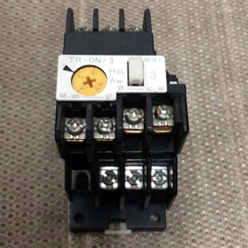 

Подержанный электрический точечный источник питания горячего двигателя TR-0N/3 2.8-4.2A тест ОК на складе, быстрая доставка