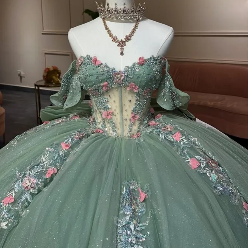

Блестящее зеленое платье Quinceanera, кружевное платье с открытыми плечами, тюлевая кристаллическая 3D цветочная наклейка с бантом, платья de 15, Quinceanera ﻿ Индивидуальный