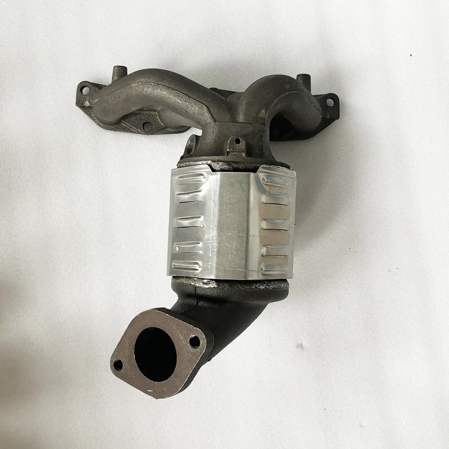 

Factory Customized Exhaust Catalytic Converter Three Way Honeycomb Euro4 Cars Ceramic Catalyst for Automotive Hyundai