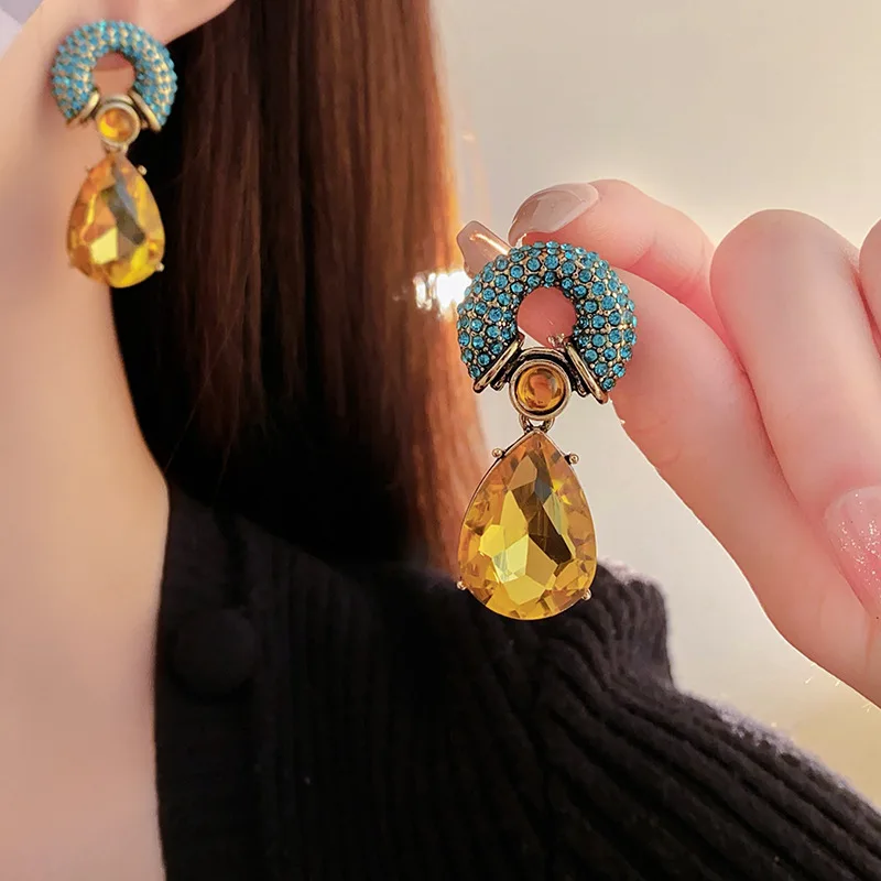 Inlaid Water Drop Rhinestones Dangle Earrings Woman's Retro Circular Pendant Earrings Exquisite Palace Style Jewelry Wedding K