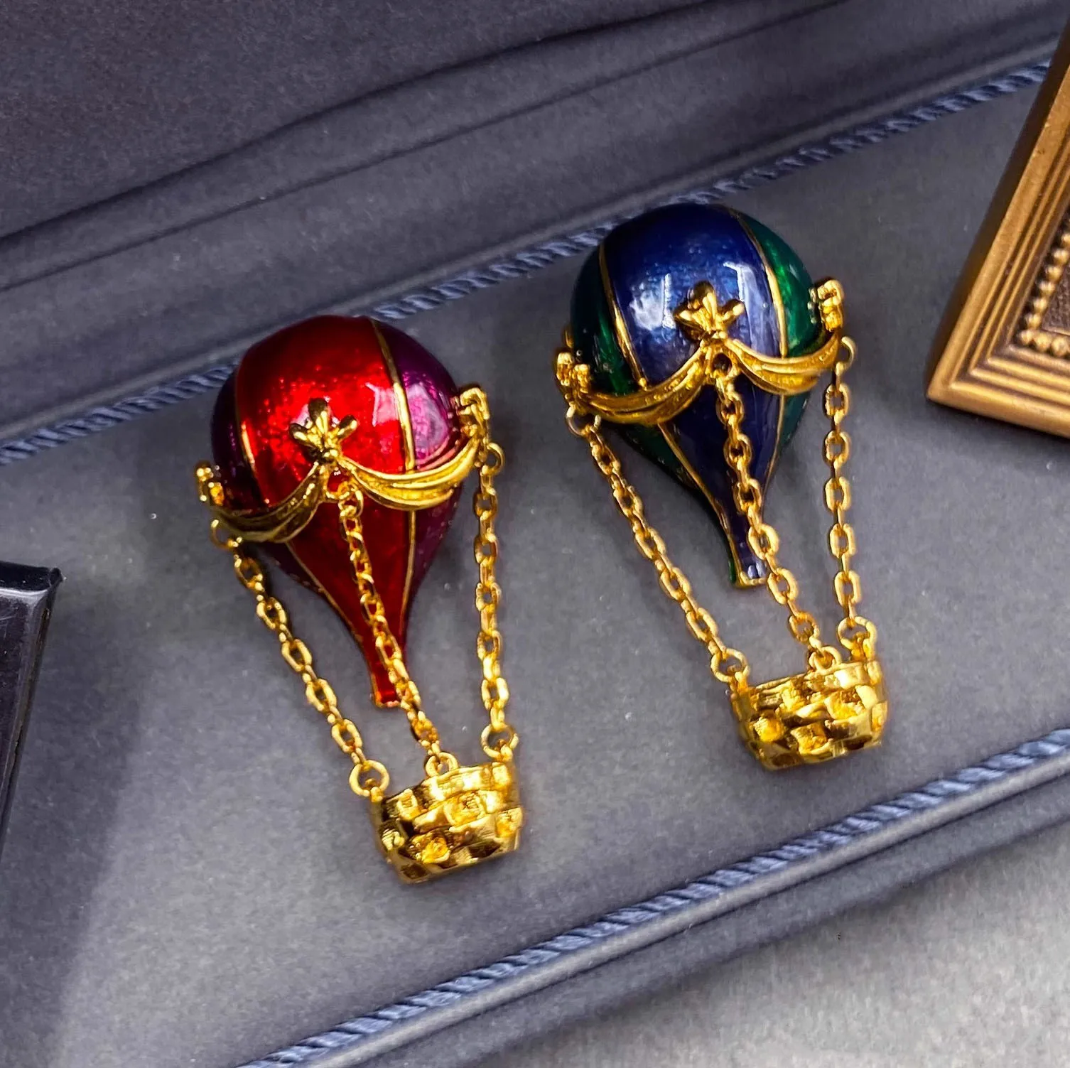 Creative Cute Hot Air Balloon Brooch Simple Retro Blazer Pin Accessories Niche Design Gifts Boutique Accessories Corsage