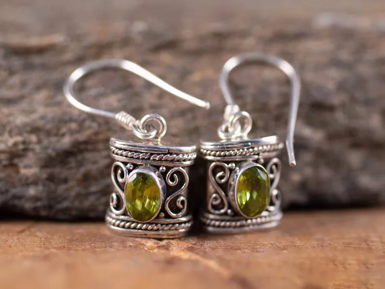 

SHXIS925 Silver Hypoallergenic Earrings, Vintage Minimalist Oval Green Zircon Drops, Luxe Daily Jewelry 2025