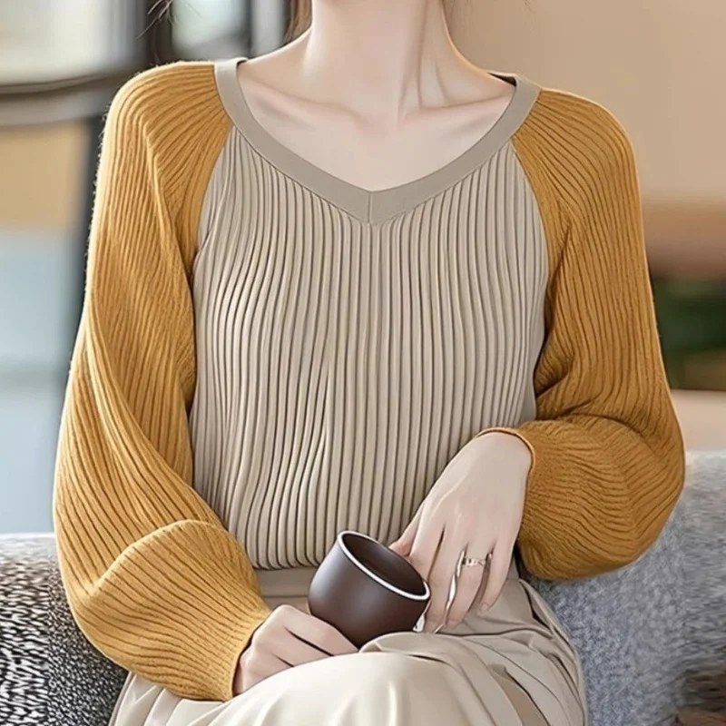 

Contrasting V-neck Loose and Slimming Belly Sweater Sweater Autumn and Winter Women's New Style Unique Top