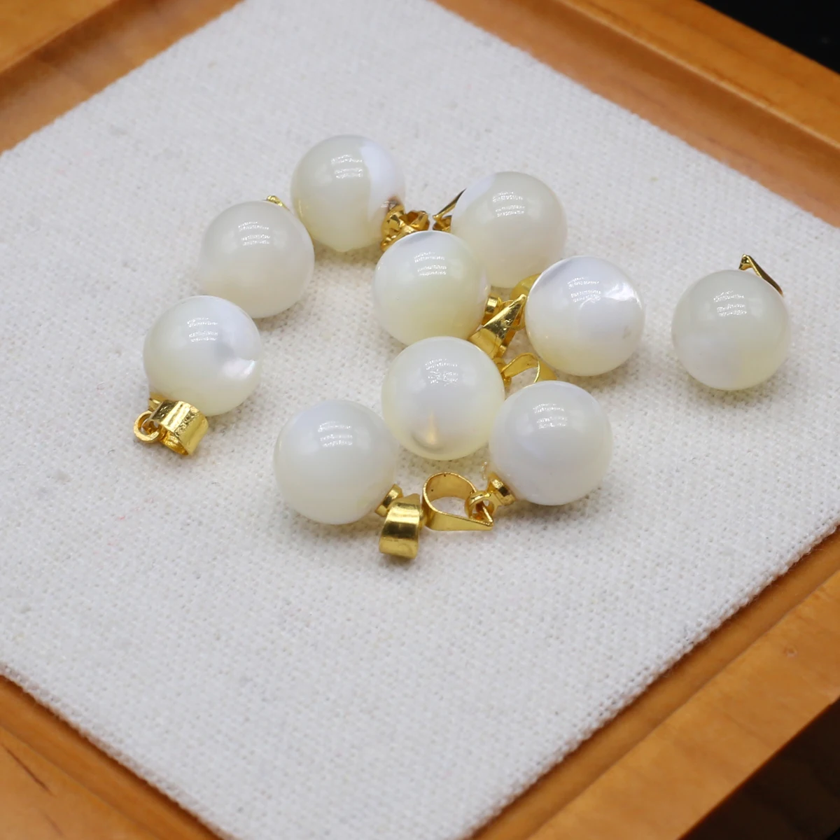 

10pcs/lot Natural Freshwater Shells Pendant 10mm Round White Ball Shell Charms For Jewelry Making DIY Necklaces Accessories
