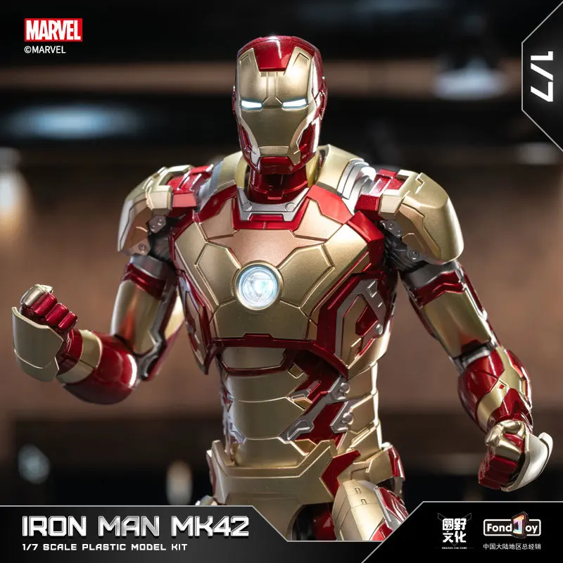 공식 정품 아이언 맨 빛나는 장난감 1/7 Mk42 이동식 25.9cm 액션 입상 조립 Mk43 모델 소년 Mk46 생일 선물