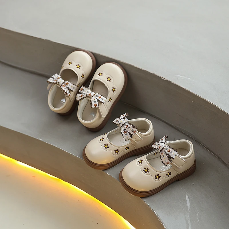 Girls Fashion Embroider Princess Shoes Spring Autumn Kids Performance Leather Shoes School Sweet Children Causal Mary Jane Shoes