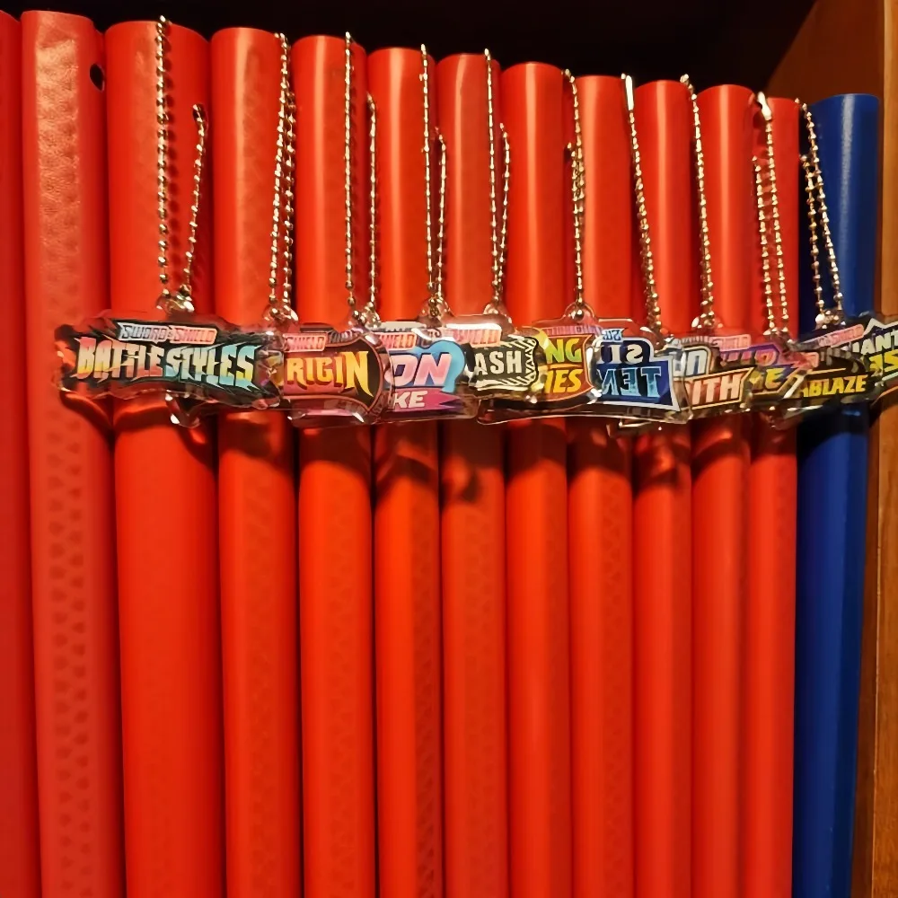 

Для Pokemon Rocket Team R Jungle Dojo Challenge Honor логотип акриловый брелок на заказ мультфильм украшение кулон праздничный подарок