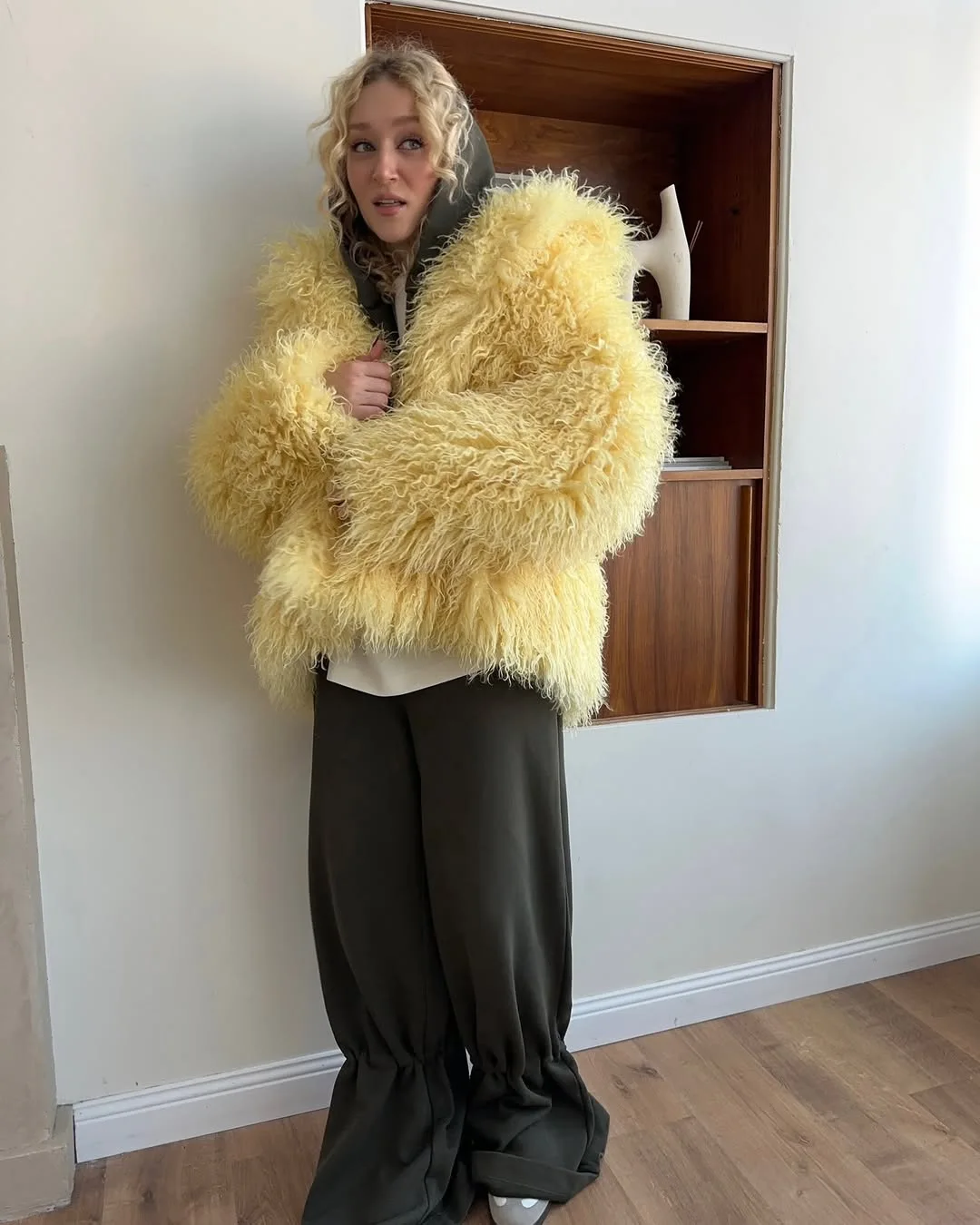 Faux Fur Coats Women Solid Fur Jacket Oversize Scarf Round Neck Long Sleeve Open Stitch Thick Warm Fur Casual 2025 Autumn Winter