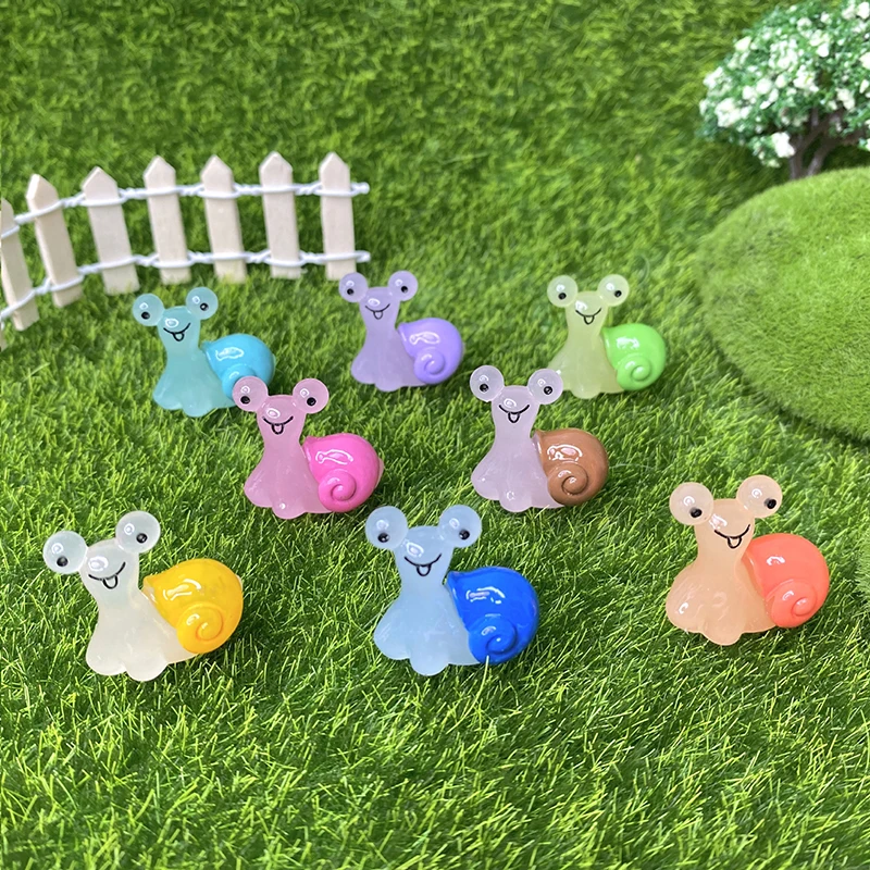 Mini caracoles brillantes, musgo en miniatura, decoración de micropaisaje que brilla en la oscuridad, figuritas de caracoles, accesorios de jardín de hadas, 2 uds.