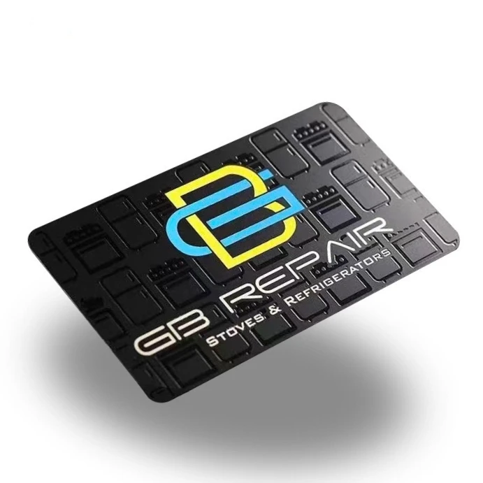 การสอบถามที่กําหนดเอง ราคาโรงงาน พื้นหลังแรเงาตารางแบบกําหนดเอง นามบัตรโลหะสีดําพร้อมข้อความสีทองแกะสลัก Vip Metal Blac