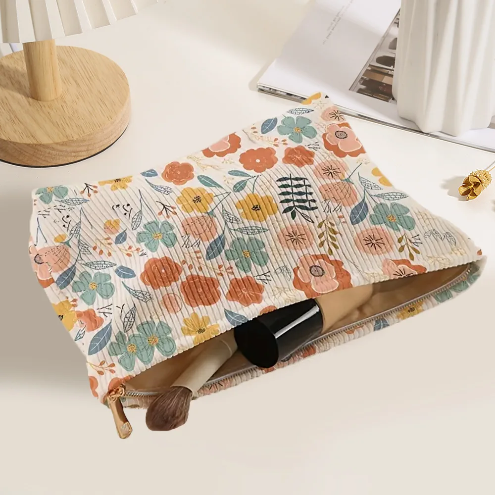 حقيبة مكياج سروال قصير مطبوعة بالزهور، صندوق تخزين مكياج أسود خفيف الوزن بسحاب، حقيبة مستحضرات تجميل متعددة الوظائف مع بطانة