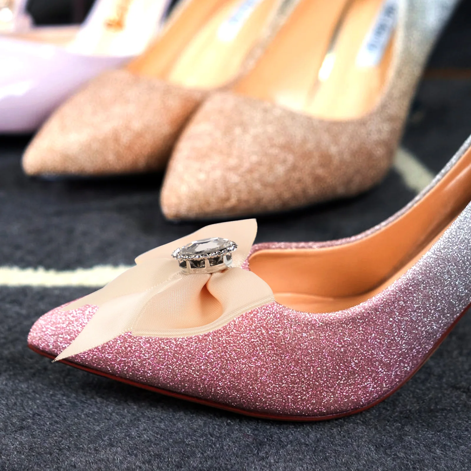 

2 шт., зажимы для обуви с бантом, белые S0077, свадебные туфли на каблуке, декоративные стразы, шелк, украшения с бантом «сделай сам», свадебные туфли на плоской подошве