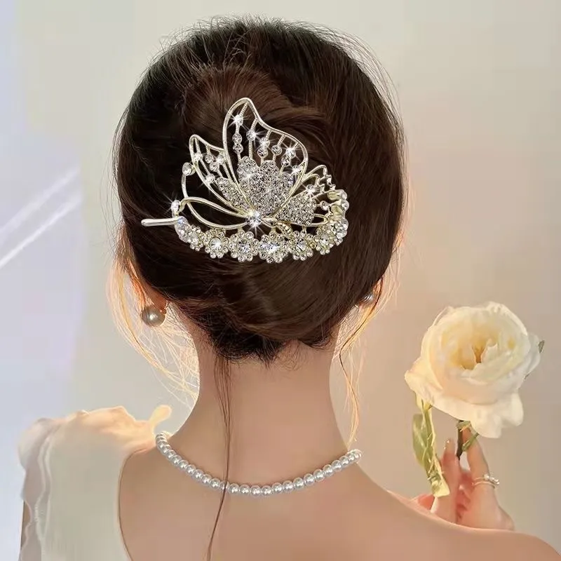 Women's Butterfly Rhinestone Twist Clip with Metal Inlaid Diamonds, Large Hair Claw in Gold and Silver, Elegant and Shiny 3D Butterfly Design Hairpin, Vintage Light Luxury Style Hair Accessory, Suitable for Daily Commuting, Dating, Banquets, Weddings, Parties, and Holiday Celebrations, with a Secure Hair Clip Design for Easy Creation of Low Updos and Half-Tied Hairstyles, Perfect for Pairing with Dresses, Gowns, Shirts, Enhances the Sense of Sophistication, Fashionable and Versatile, Exquisite Gift Choice, Metal Hair Clip with Dazzling Crystal Effect, Suitable for Various Outfit Styles, Exquisite