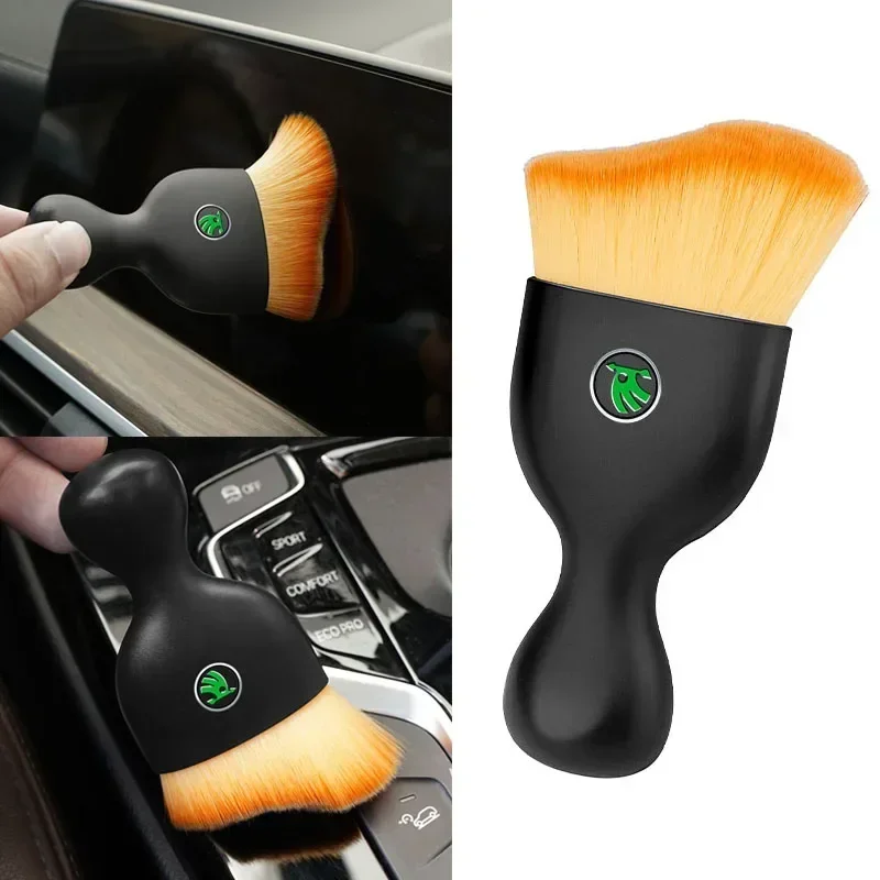 1Pcs Car Logo Cleaning Soft Brush Tools Dust Remover For Skoda Octavia Rapid Kodiaq Superb Karoq Fabia Kamiq Enyaq RS Yeti Scala