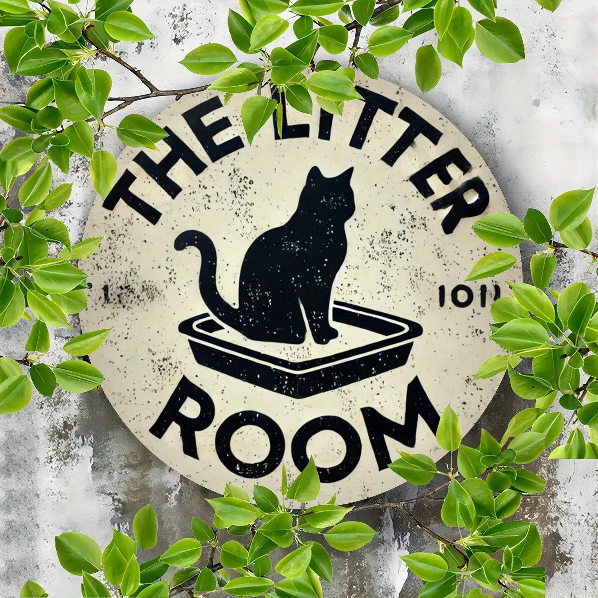 2D One Piece, Cat Motif Design in The Litter Box, Flat Printed Metal Sign, Circular Iron Hanging Picture, 8X8 Inch Wall Decorati
