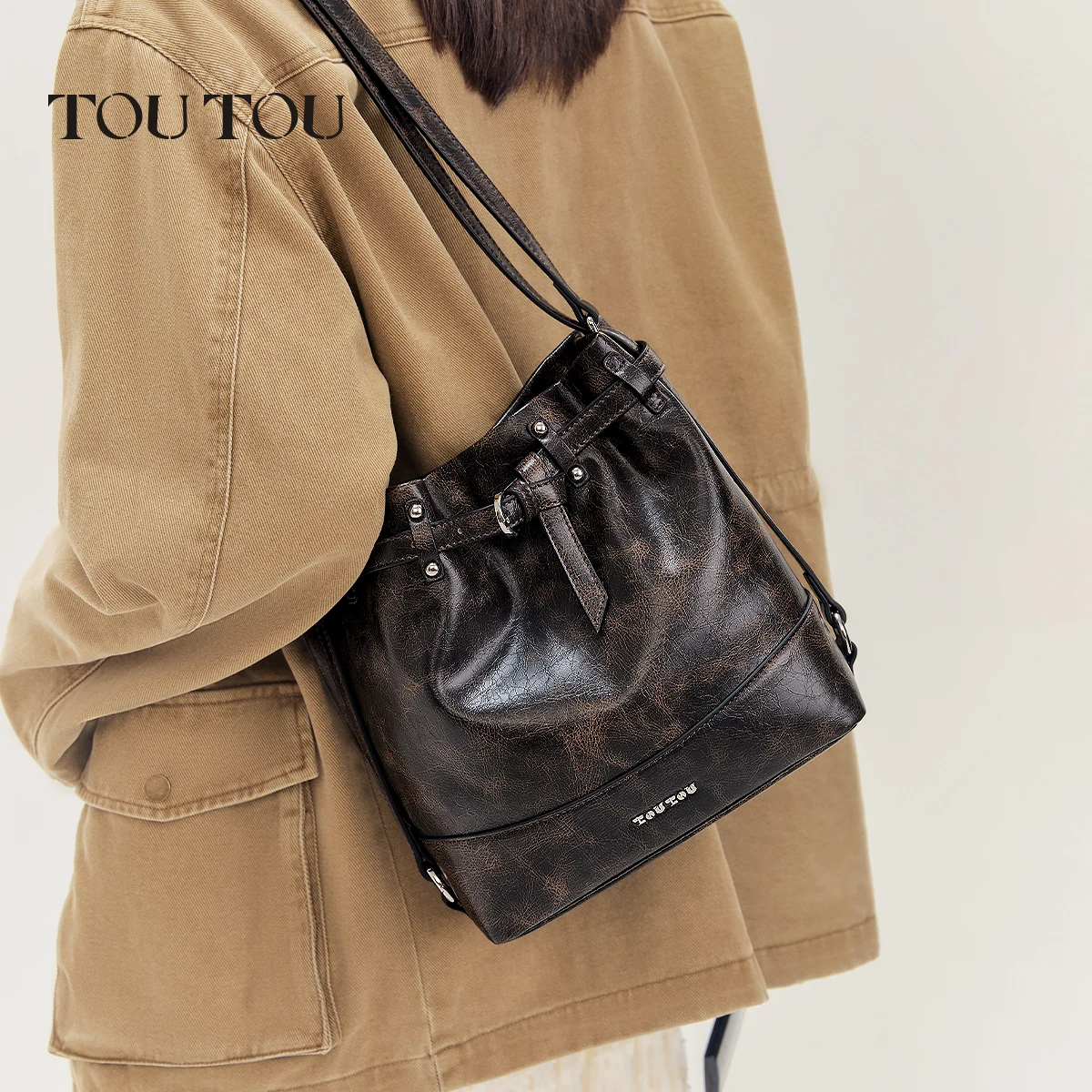 

TOUTOU Women Tote Bag for Autumn New Vintage Large Capacity Commuter Travel Backpack Simple Commuter Shoulder Bag Christmas Gift