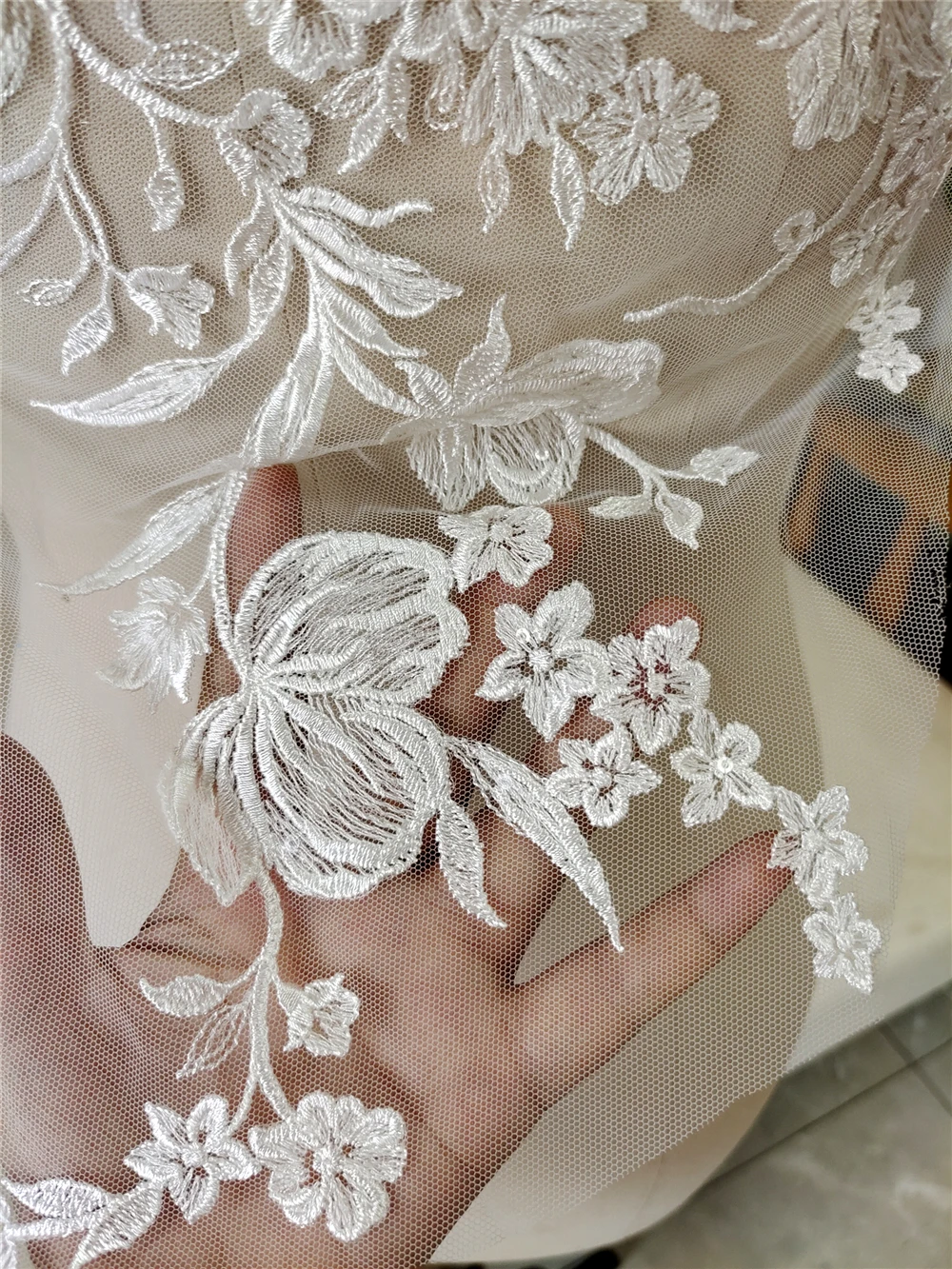 Appliques dell\'abito da sposa ricamate in tessuto di pizzo, finiture barocche, toppe da cucire in rete con colletto per abito, decorazione fai da