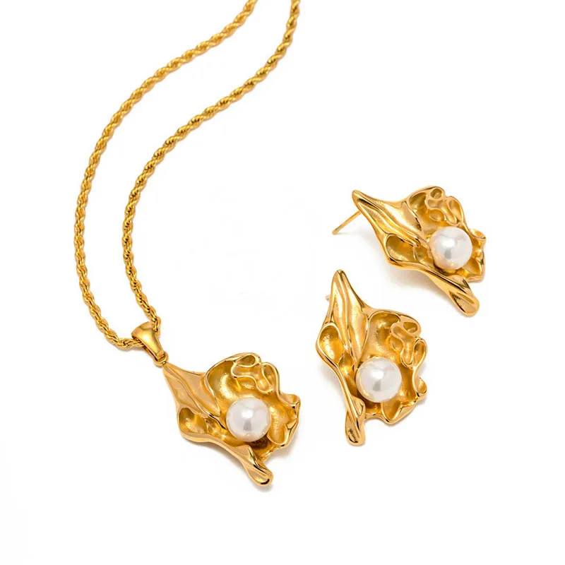 

2025 New 18k Gold Plated Tarnish Free Stainless Steel French Vintage Flower Natural Pearl Necklace Ring Jewelry Set