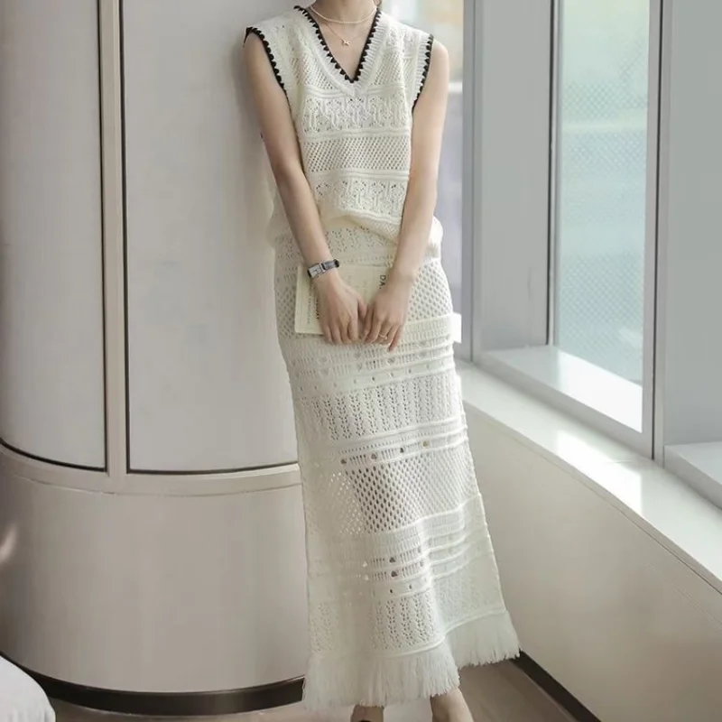 

Set Of Dress Female 2023 Spring Hong Kong Retro Design Feeling Hollow out Knitted Tank Top Tassel Half Skirt Two Piece Set Dress