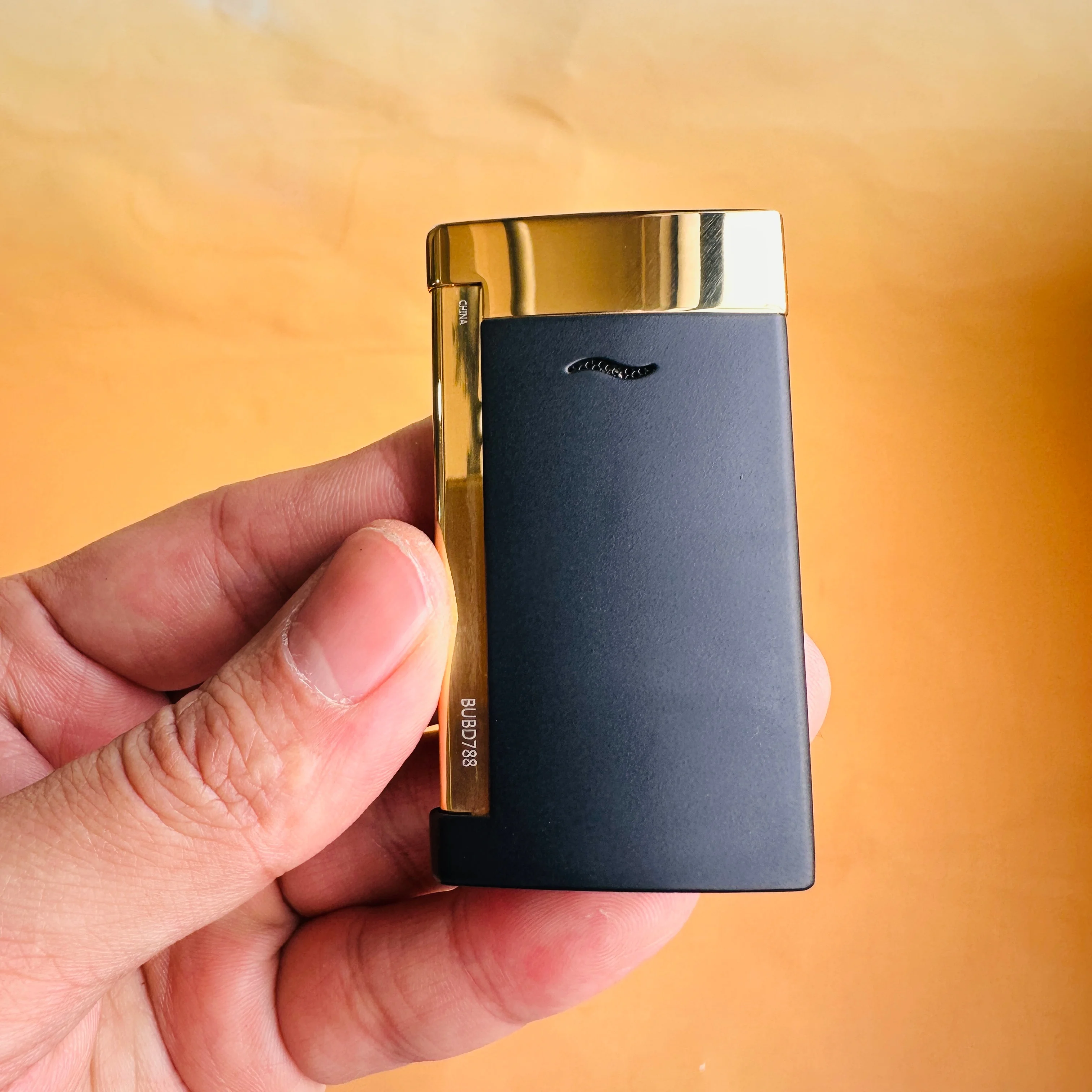 Dupont lighter Luxe merk-aanstekers op maat — Winddichte vlammen op maat — Alle stijlen inclusief geschenkverpakking Dupont logo - afbeelding 1