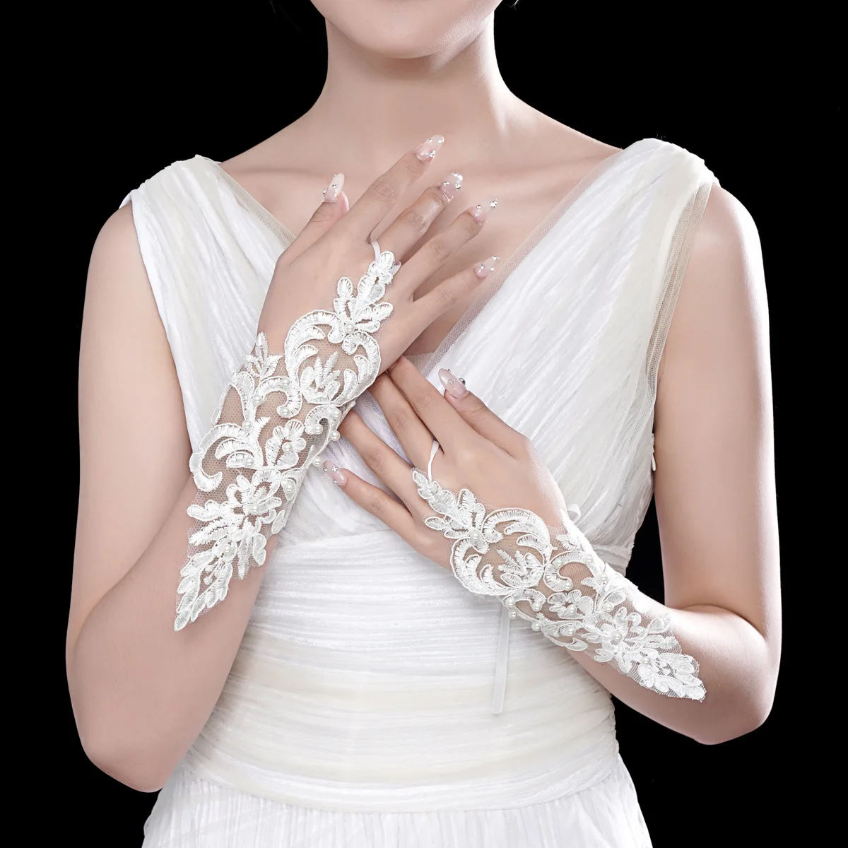 Robes de mariée en dentelle perlée, crochet rouge, blanc isotblanc, se réfère à la broderie de perles, gants courts de mariage de rosée, nouvelle mode