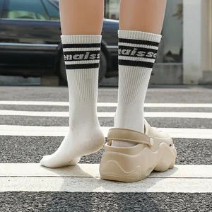 Frauen dicke Hintergrundsandalen, Outdoor -Modeschuhe, luxuriöse Perlendiamant -Clogs, Garten, Schwarz -Weiß -Wasser -Schuhe, DIY 10 Hauptverkaufsraubschuhe Brilliant Femenin - №3