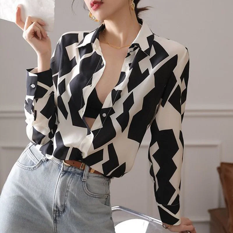 Spring New Fashion Plaid Turn-down Collar Long Sleeve Blouse Ladies Elegant Printing Buttons Loose Shirts Women Clothing Trend