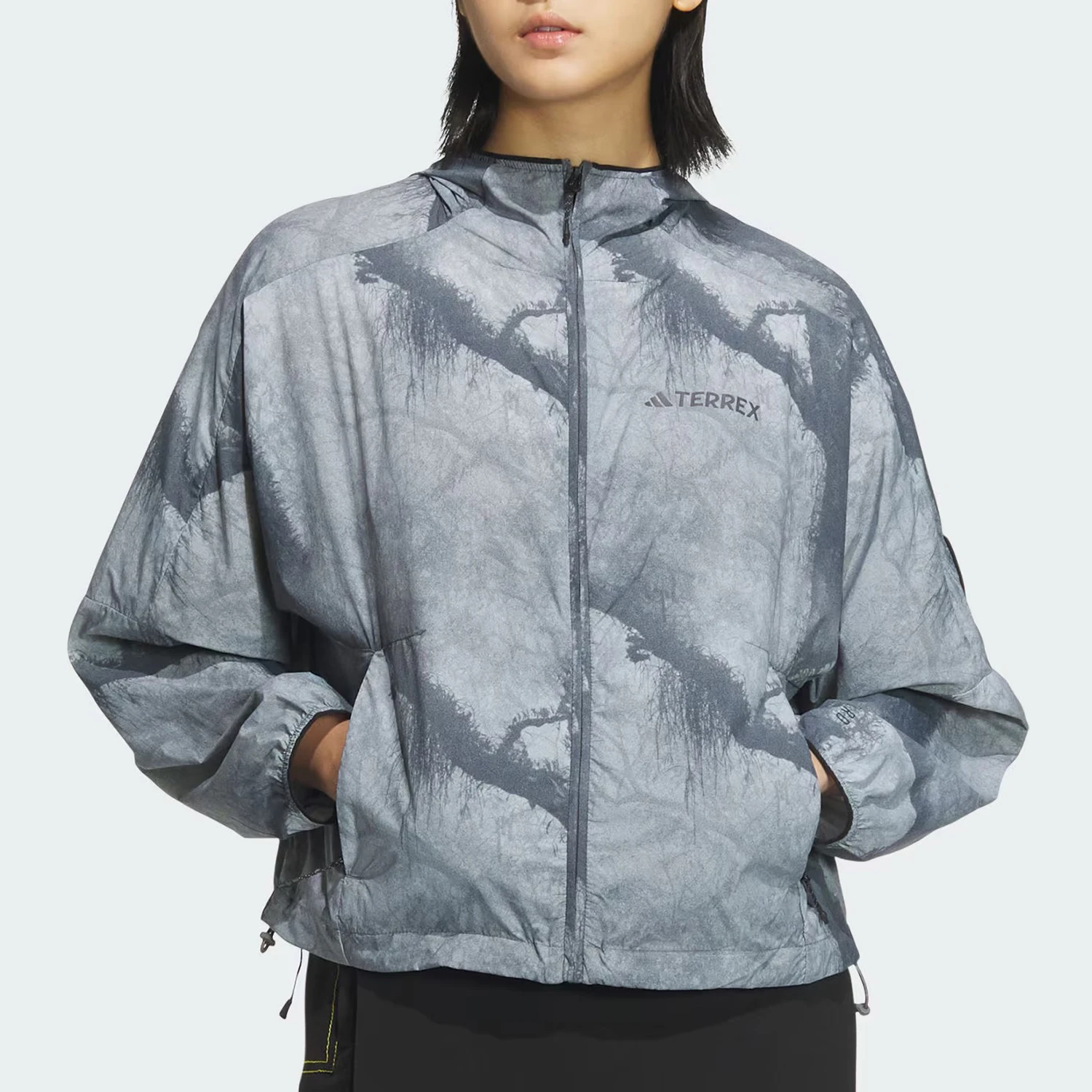 

Официальная женская ветрозащитная уличная куртка Adidas IS9505