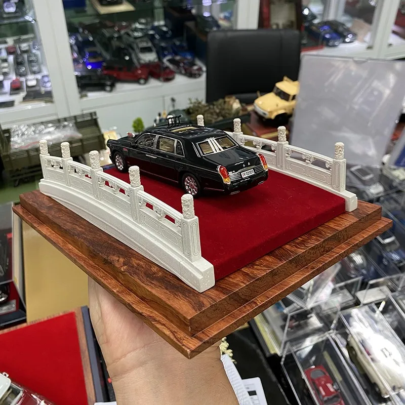 Century Dragon original car model Jinshui bridge version Red Flag 60th anniversary review car model 1:43 alloy car model