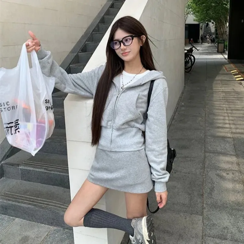 

Gray Short Sports Hooded Sweatshirt for Women in Autumn and Winter Plus Velvet Thickened Waist Zippered Cardigan Jacket