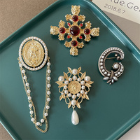 Baroque Style Women Classic Sun Chains Cross Badges Brooches Vintage Palace Retro Pearl Metal Corsage Pins Suit Office Buckle