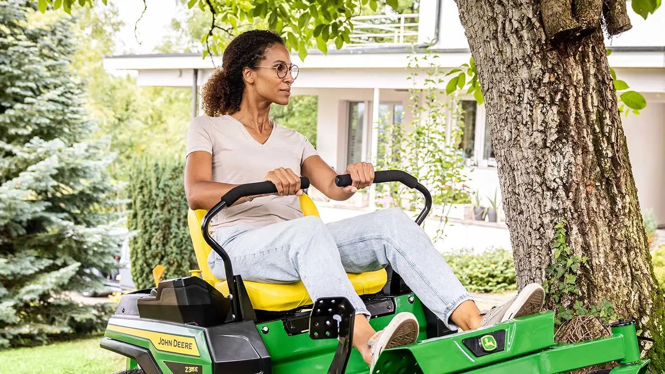 Z530R Zero-Turn Lawn Mower with Mulching Capability