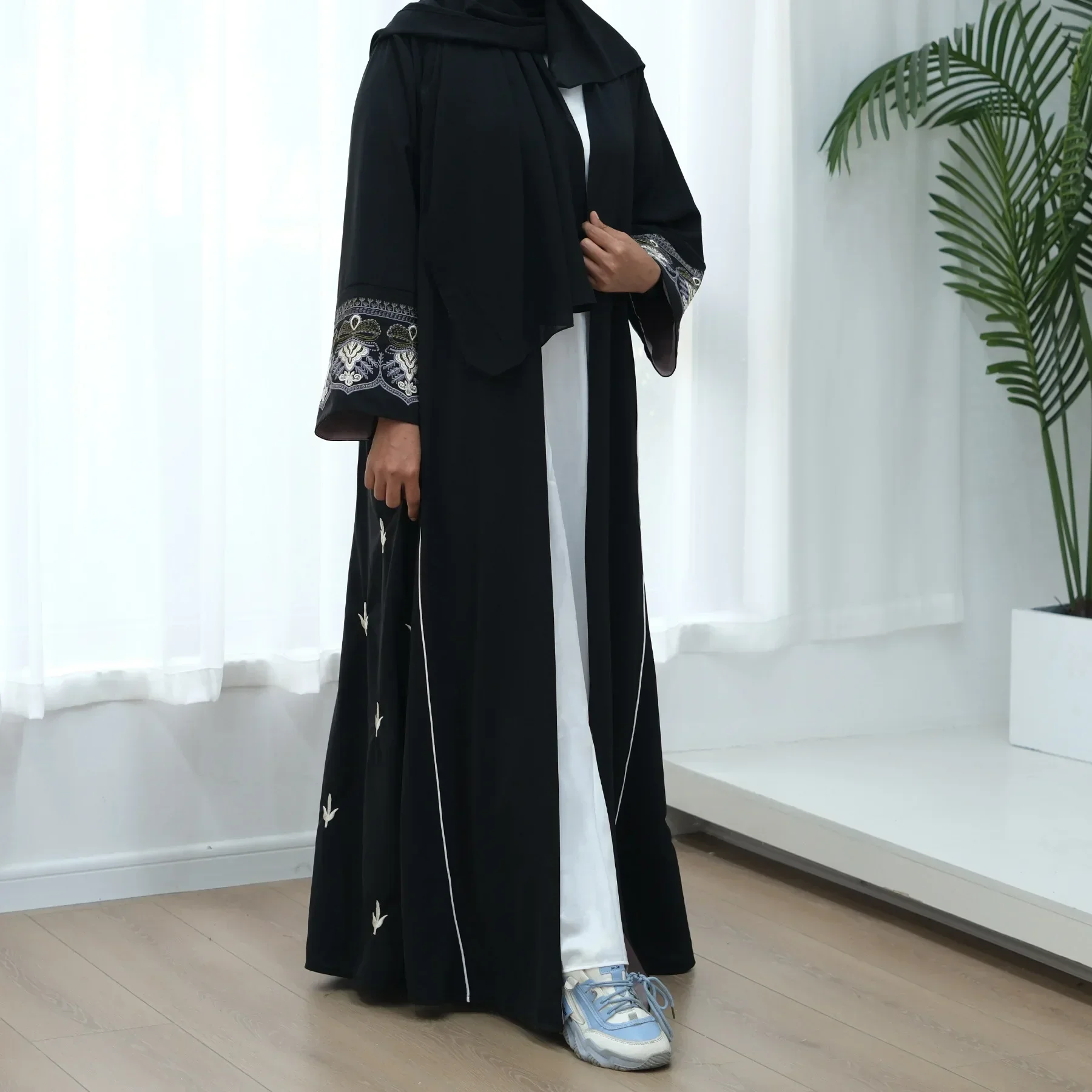 Embroidery Ladies Open Abaya Cape Dubai Luxury Cardigan Muslim Turkish Tunics and Abayas for Women Islamic Outwear Kaftan Kimono