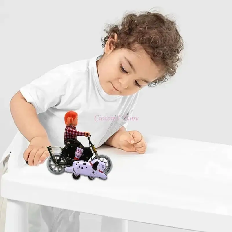 Y1ub Retro Boy Dog Dog Motorcycle Tin Toy عنصر جامع فريد من نوعه للديكور المنزلي