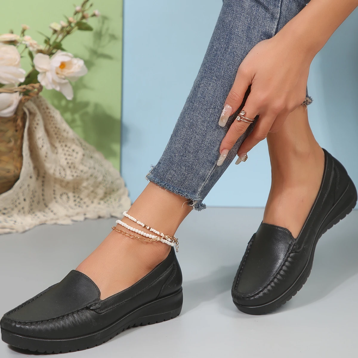 Spring new Doudou shoes 2024 solid color comfortable nurse shoes Baotou soft sole flat casual single shoes female tide