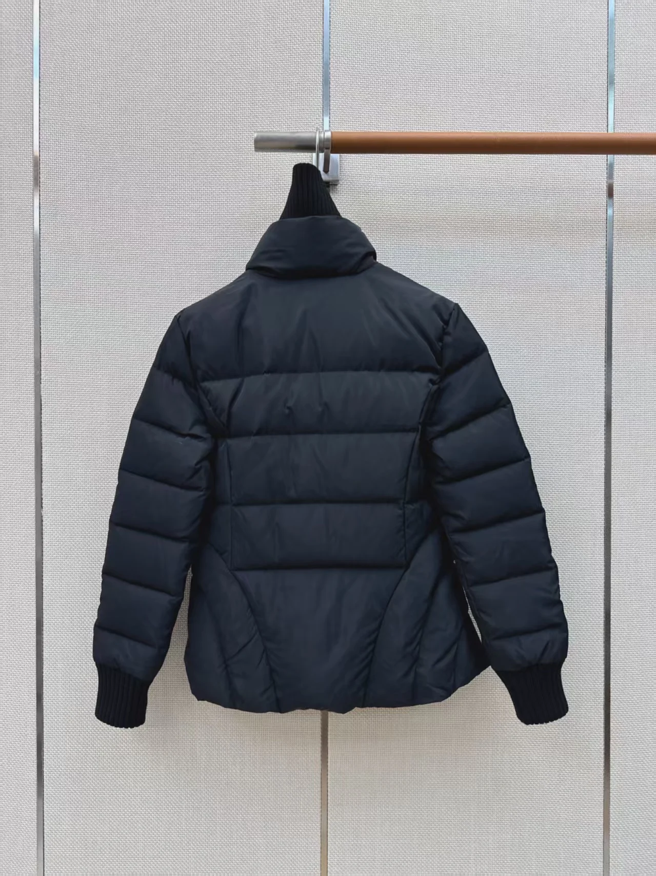 Autumn and winter new three-dimensional diamond grid pressed line stand up collar short white goose down down jacket for women