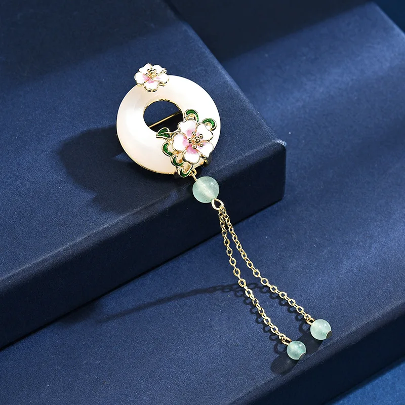 Exquisite Jade Ping An Button Brooches Pin Retro Magpie Peach Blossom Panda Swallow Tassel Corsage High-grade Female Accessories