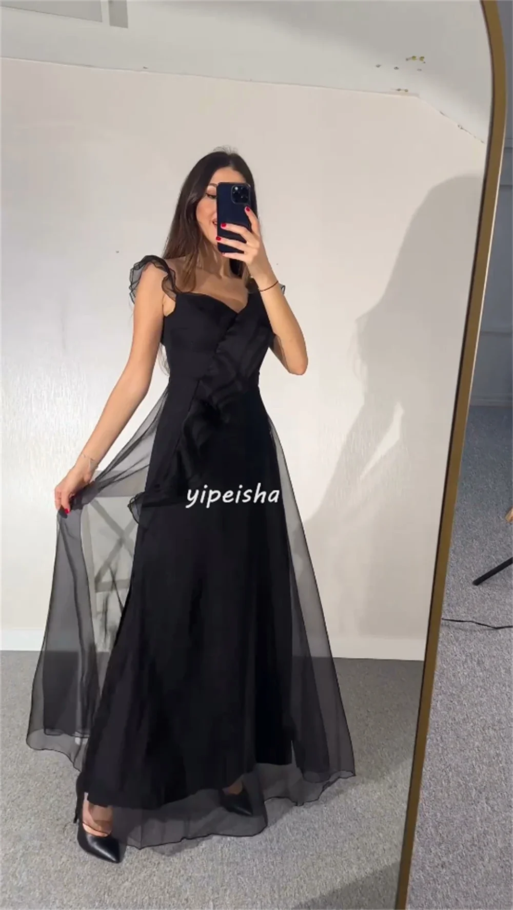 Abiti stile moderno personalizzati con volant in rete increspato a-line con cinturino per spaghetti Sweetheart Hi-Lo Abiti Quinceanera Squisito semplice