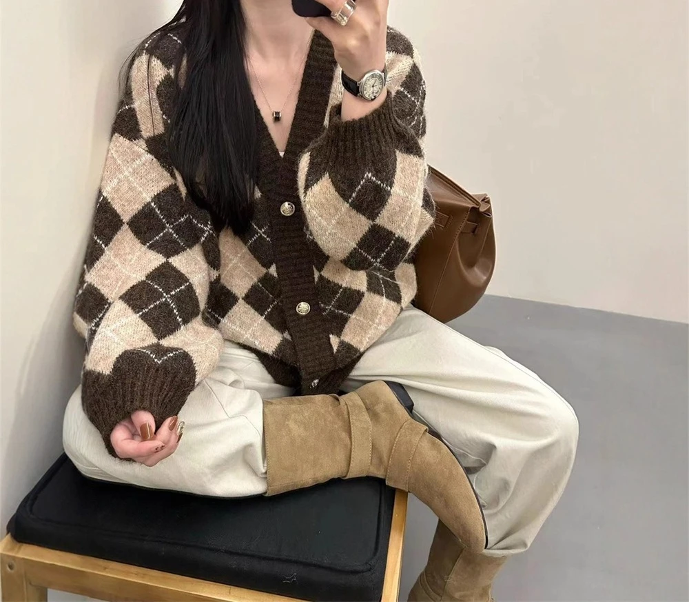 Color Blocking Diamond Grid V-neck Sweater Jacket for Women's Autumn and Winter New Style Retro Loose Knit Cardigan Top