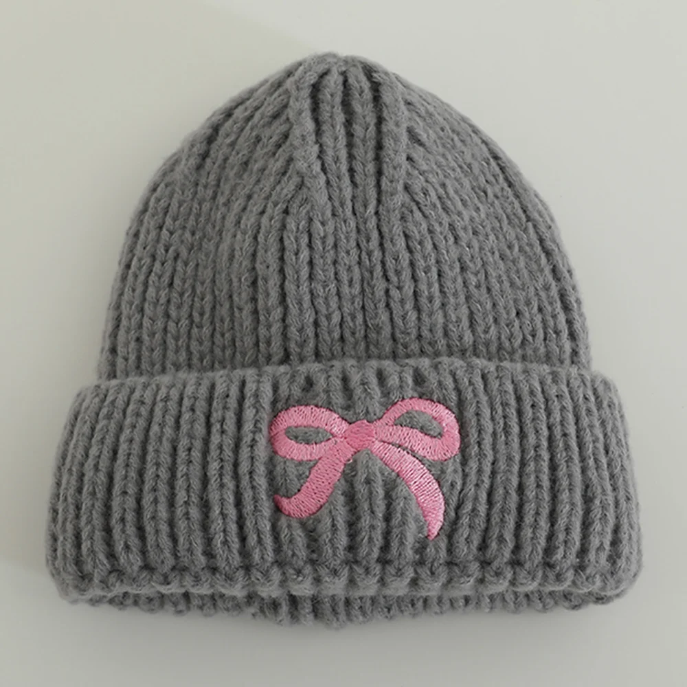 蝶ネクタイ付きの刺繍ニット帽,1〜3歳の子供向けの暖かい帽子,秋と冬の新しいファッション