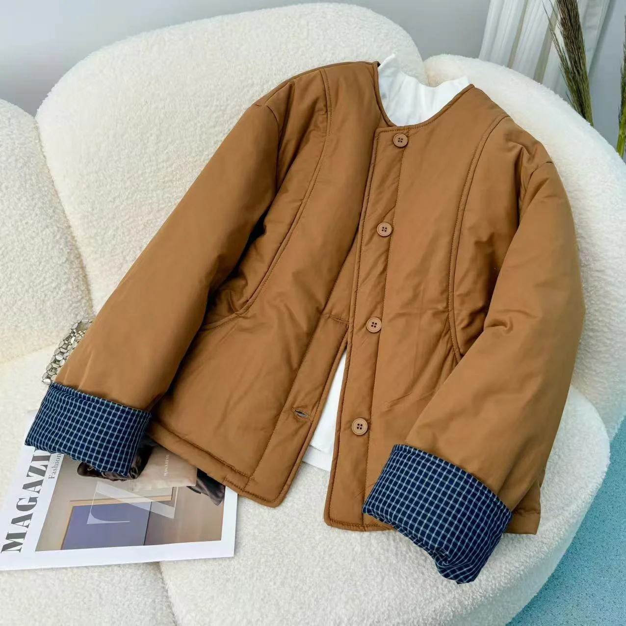 

Plaid patchwork Cotton Jacket Women New Round Neck Single Breasted Jacket Winter Thick Fashionable Long Sleeved Warm Top