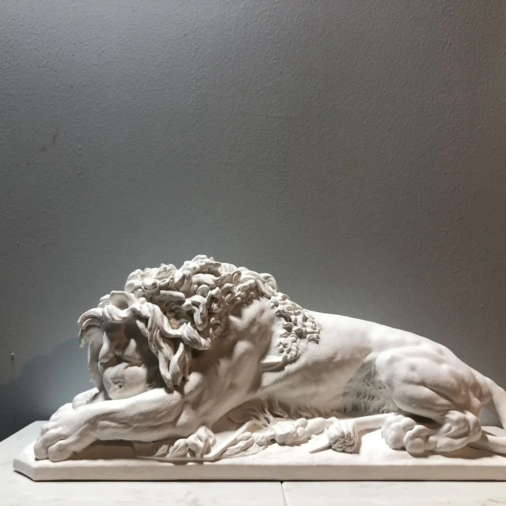 

Vienna sculptor Anton Ficken's Sleeping Lion Sculpture Art Gypsum Ornament Museum Desk Decoration Figurines Statues Decor