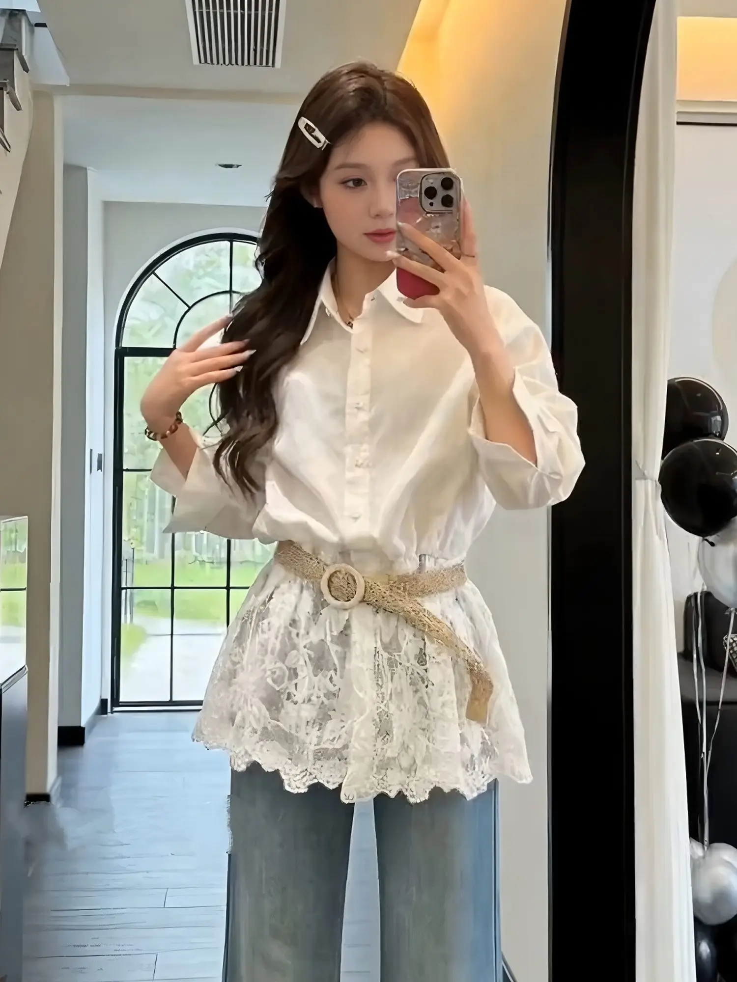 

Весенне-летняя женская рубашка в нежном стиле с кружевными вставками, свободного кроя, стройнящая, с дизайнерским акцентом, рукав 3/4, для прогулок по городу