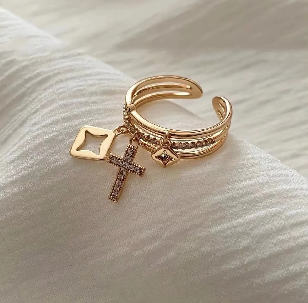 2024 Nwe Stainless Steel 18 K Gold Plated Sun Rings for Women Natural Stone Inlaid in Hollow Metal Texture Ring Trendy Jewelry