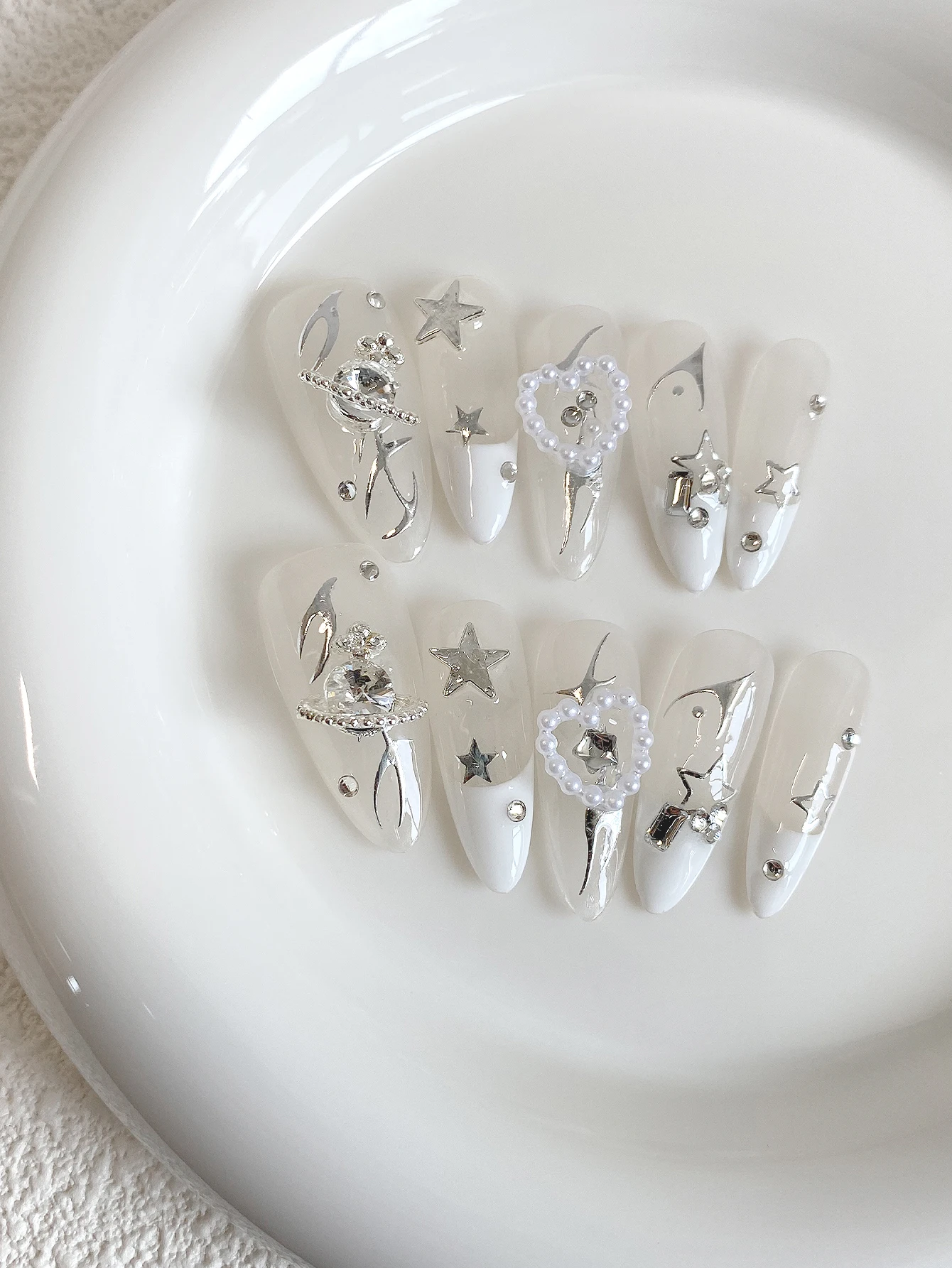 10 Pieces of French-Style Planet and Star Silver Nail Decorations, Suitable for Millennial Outfits, Dates, Outings, Party Photos, and Comic Conventions, with a Unique Fairy-Like Vibe That Prevents Them from Being Easily Duplicated