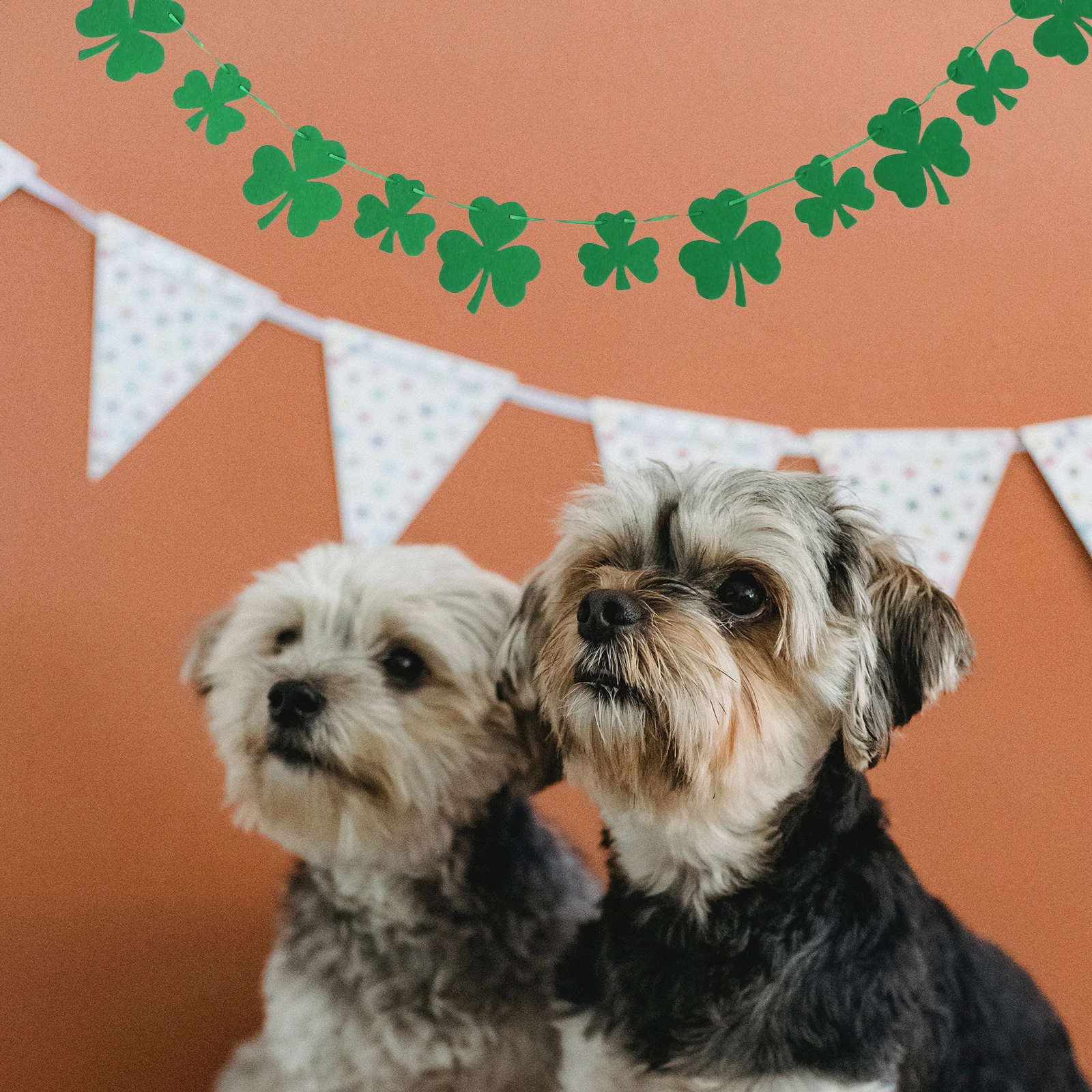 

2Pcs Clover Garland St Patrick's Day Banner Decorative Flags Party Supplies Green Hanging Home Bar Festive Practical Creative