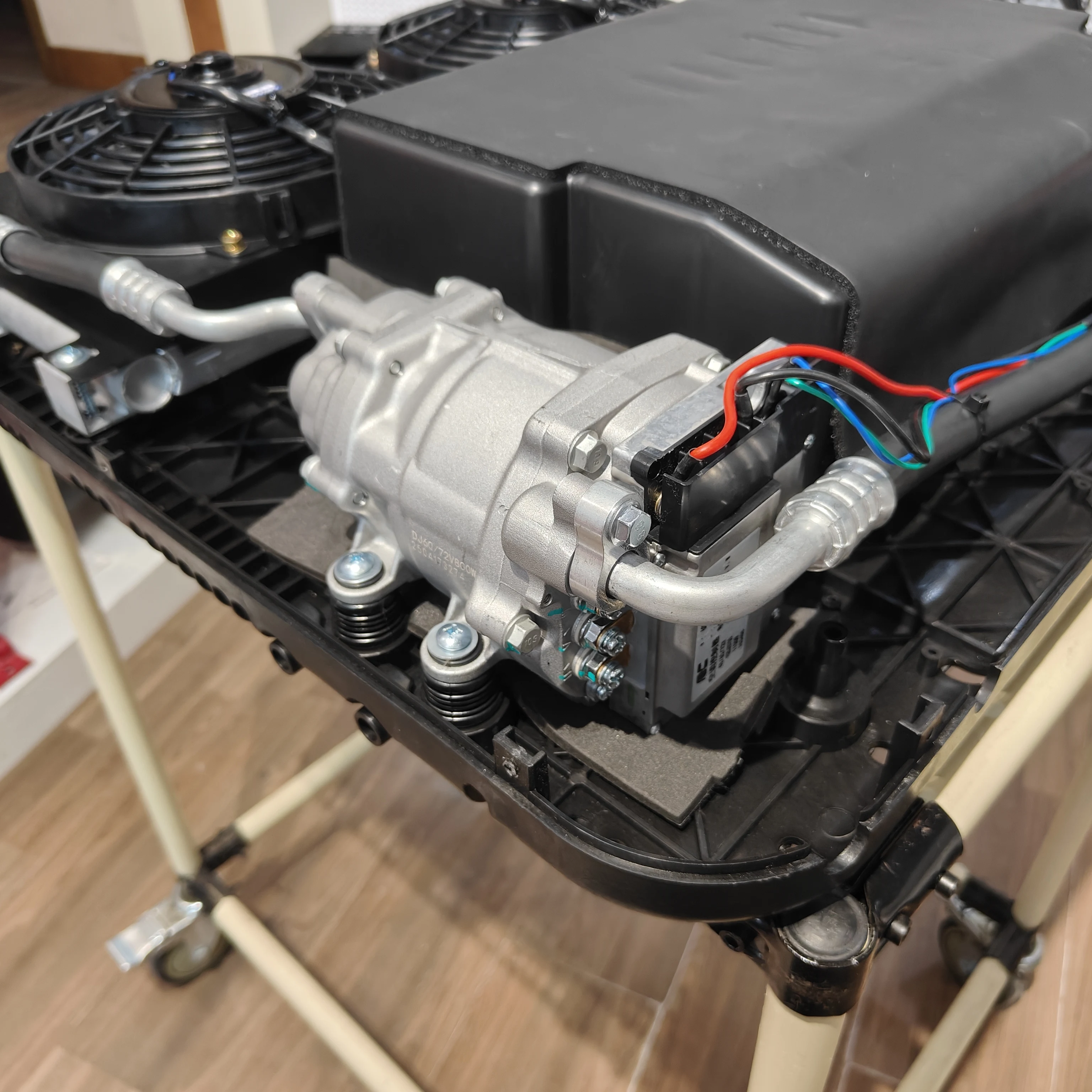 تيار مستمر 48 فولت 60 فولت 72 فولت وقوف السيارات الكهربائية 24 فولت التيار المتناوب نظام شاحنة تكييف الهواء 12 فولت مكيف الهواء لشاحنة RV سيارة #3