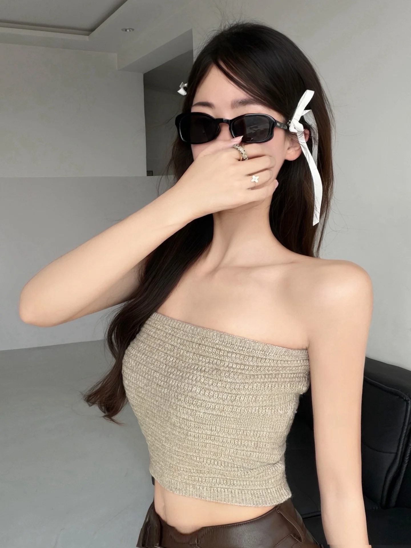 Sexy Bandeau Top Women's Slim Fit Short Sleeve Black Tight Bodycon Crop Top Threaded Detailing Backless Design for Young Adults